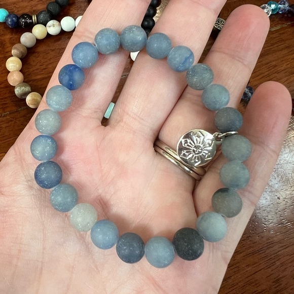 8 piece lot of lava bead bracelets and others - Picture 4 of 11